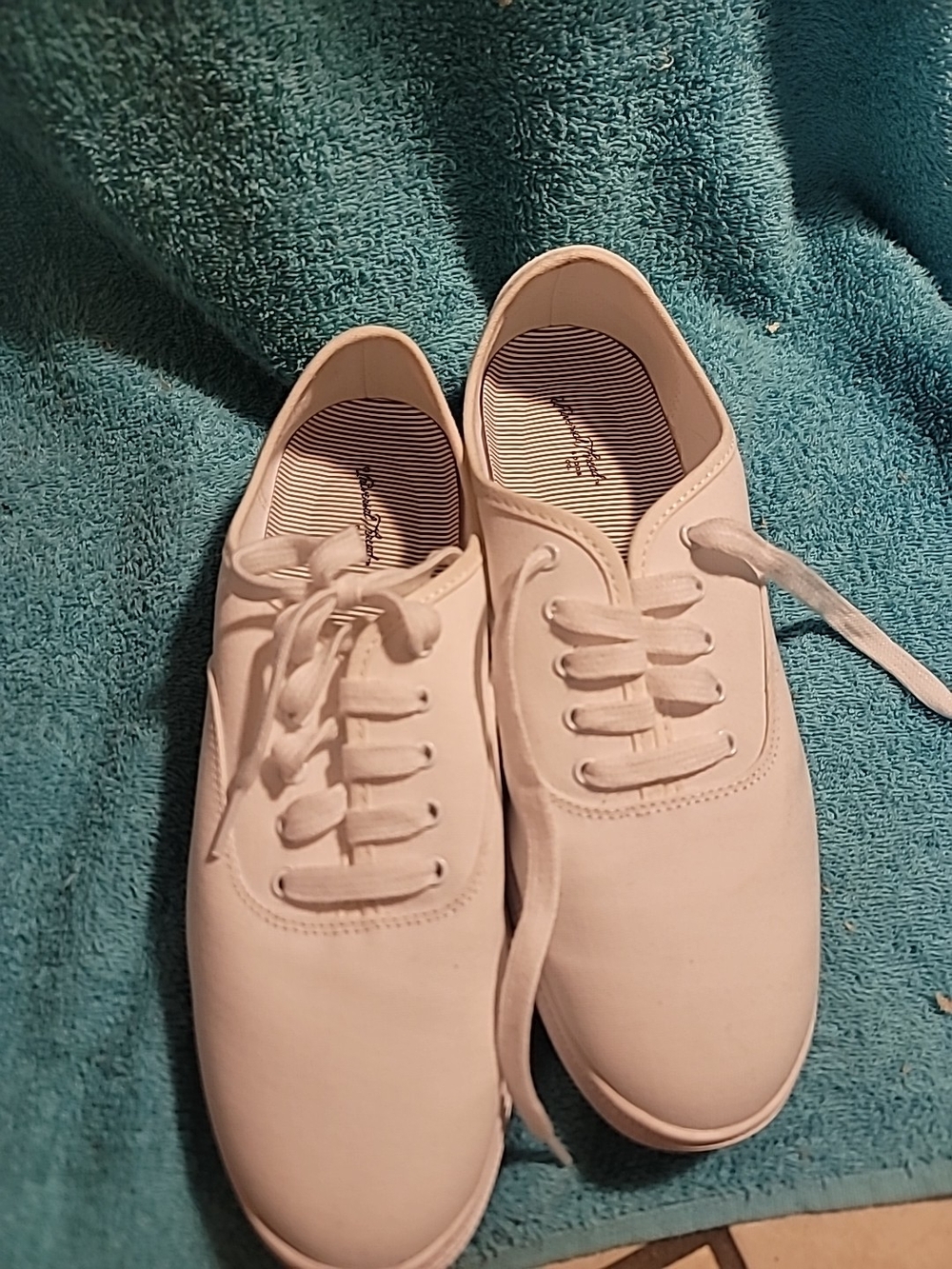 Universal Thread White Canvas Sneakers - Women's - Picture 3 of 11